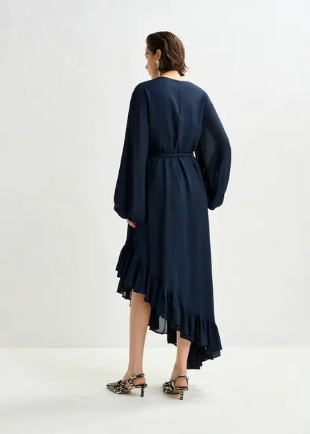 Asymmetrisches Maxikleid mit Rüschensaum und Schleifenband (Lavallieère) in Marineblau