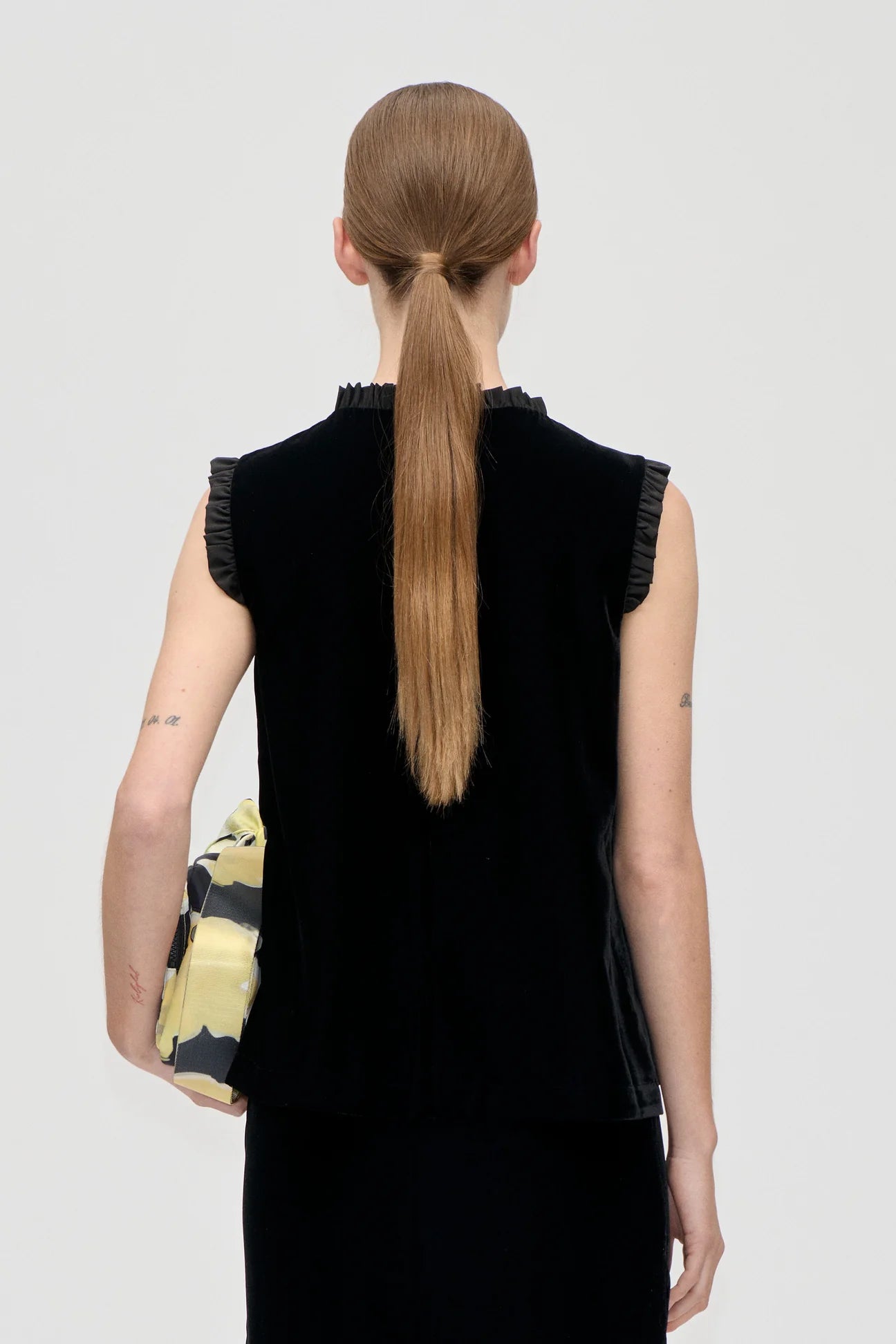 Samttop mit Mini Rüschen Black