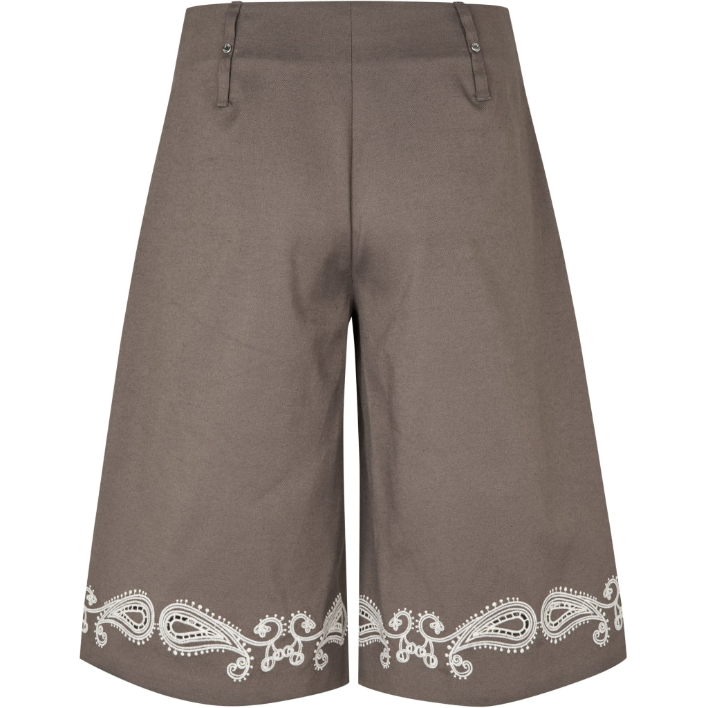 Bermuda Pleated Eyelet Cherrys On A Paisley