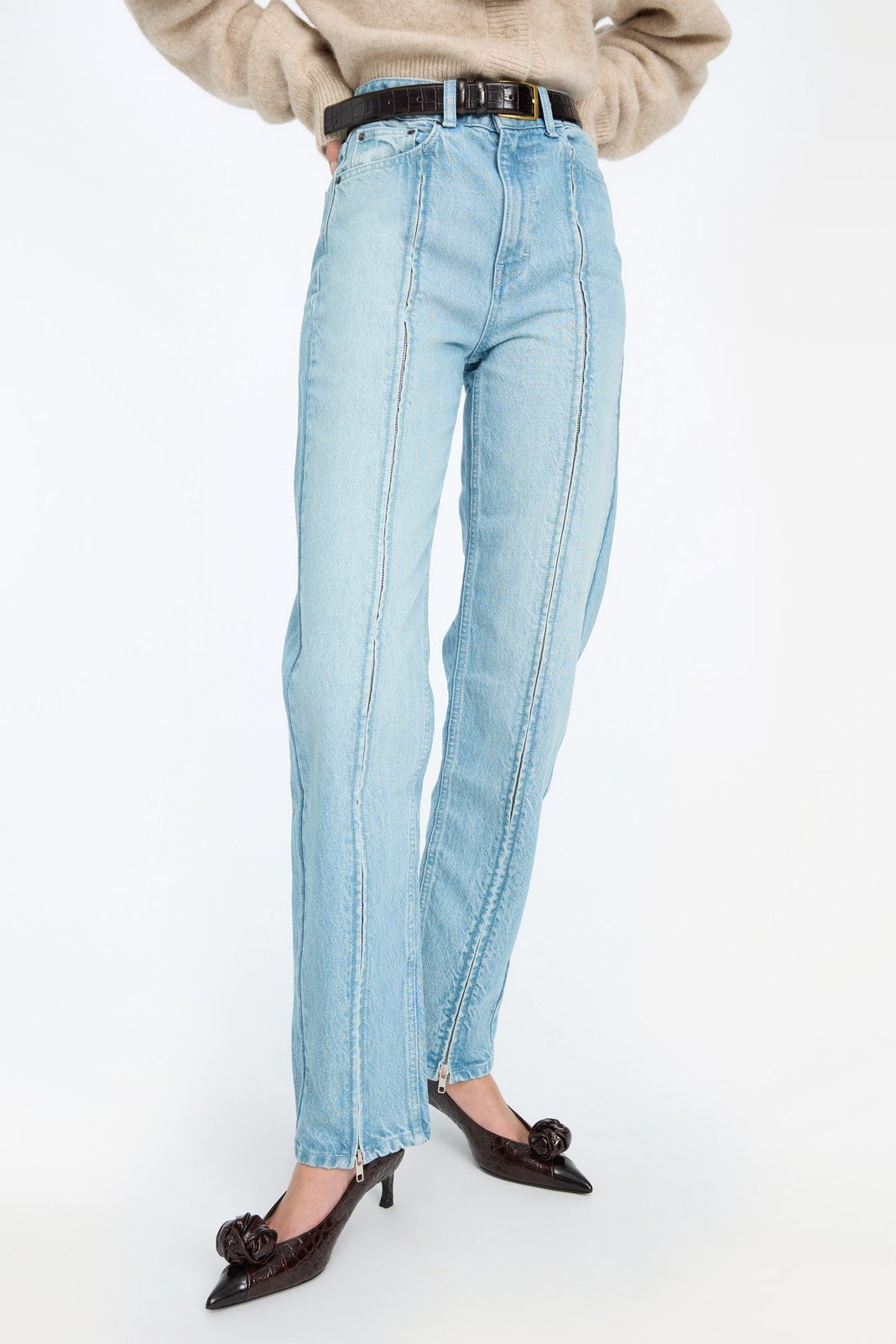STRAIGHT DENIM ZIP JEANS
