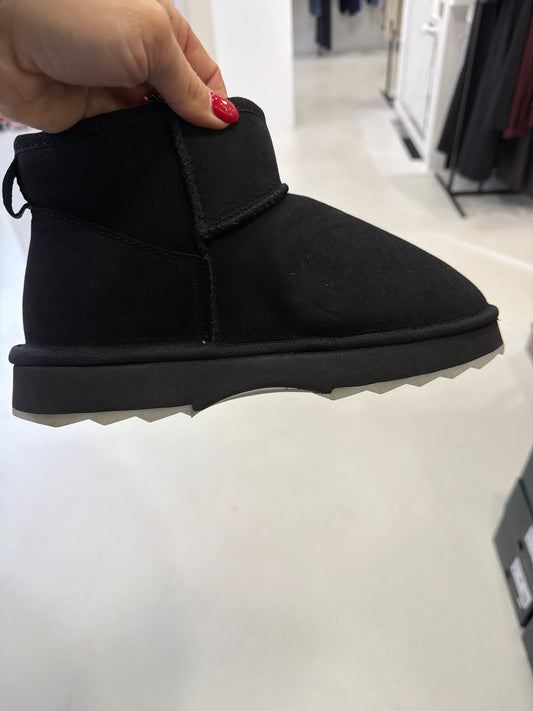 EMU Sharky Micro Black