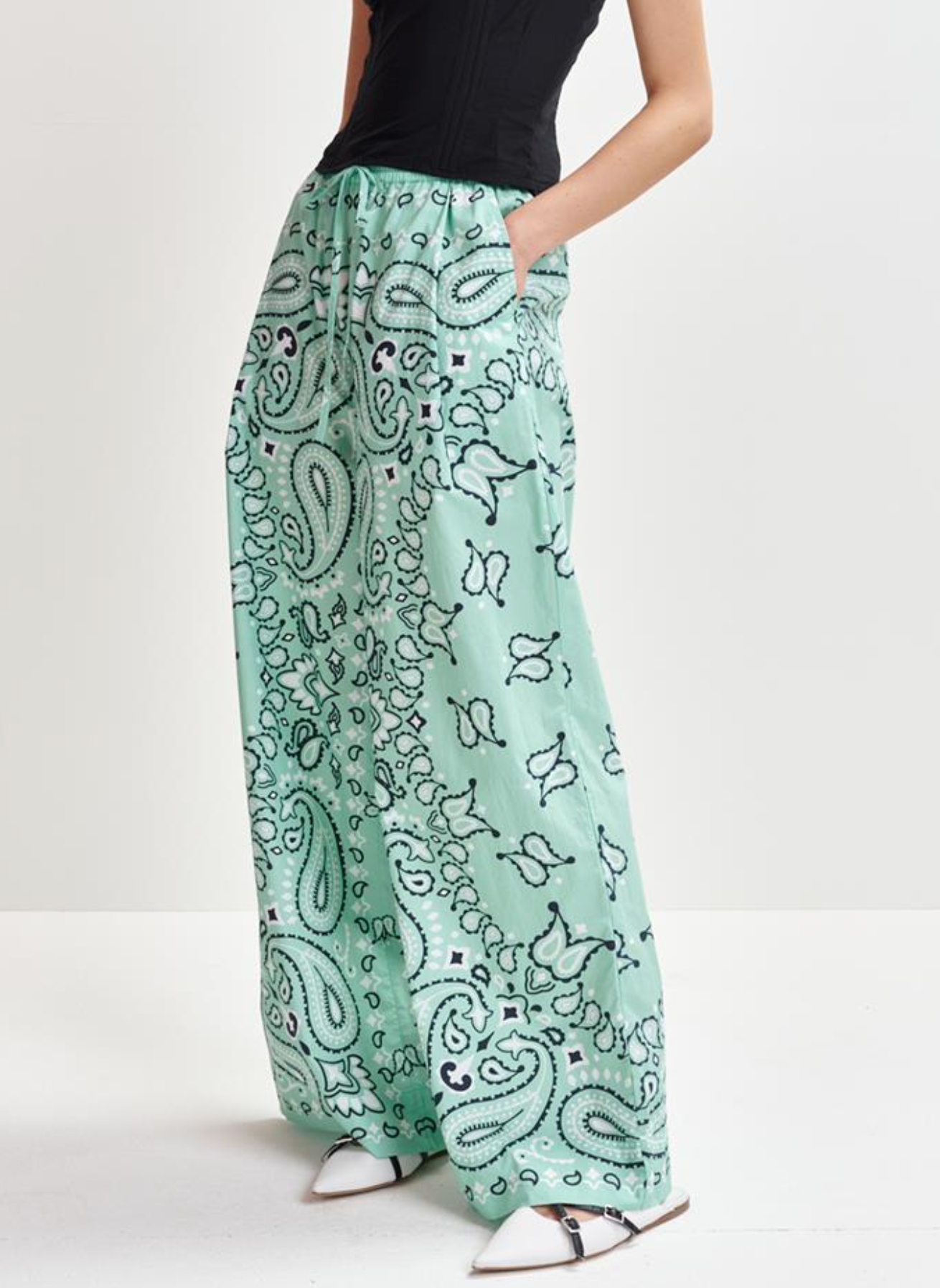 Baumwollhose mit weitem Bein und Bandana-Print in Türkis und Schwarz