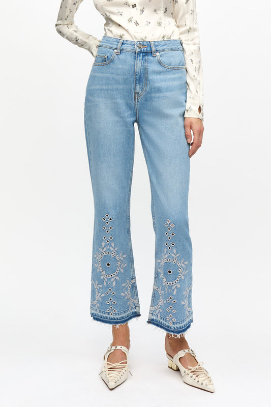 Jeans mit Lochstickerei