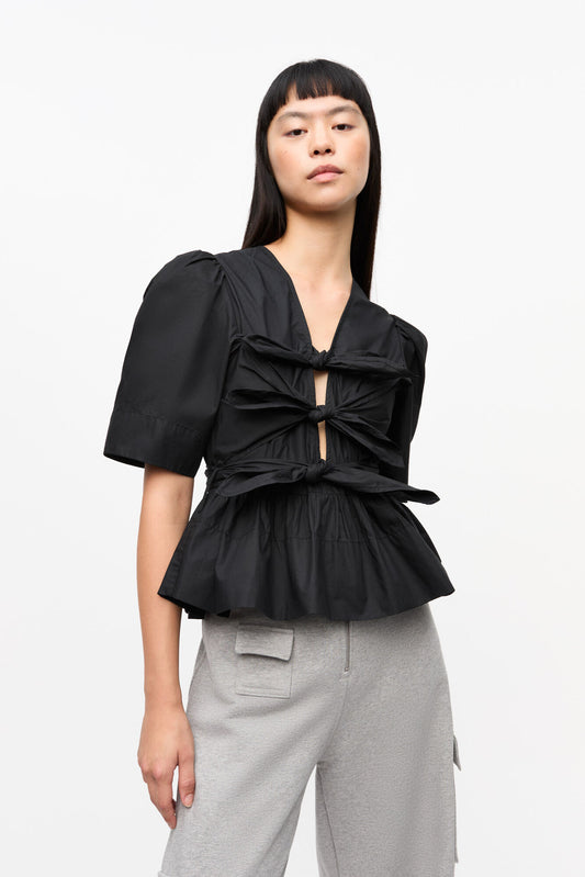 Schwarz gewaschene Bluse mit Bindebändern